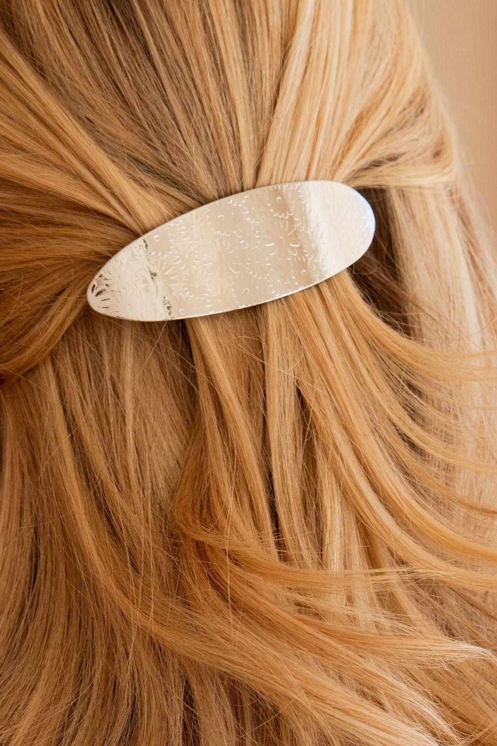 Metal Daisy Barrette: Silver