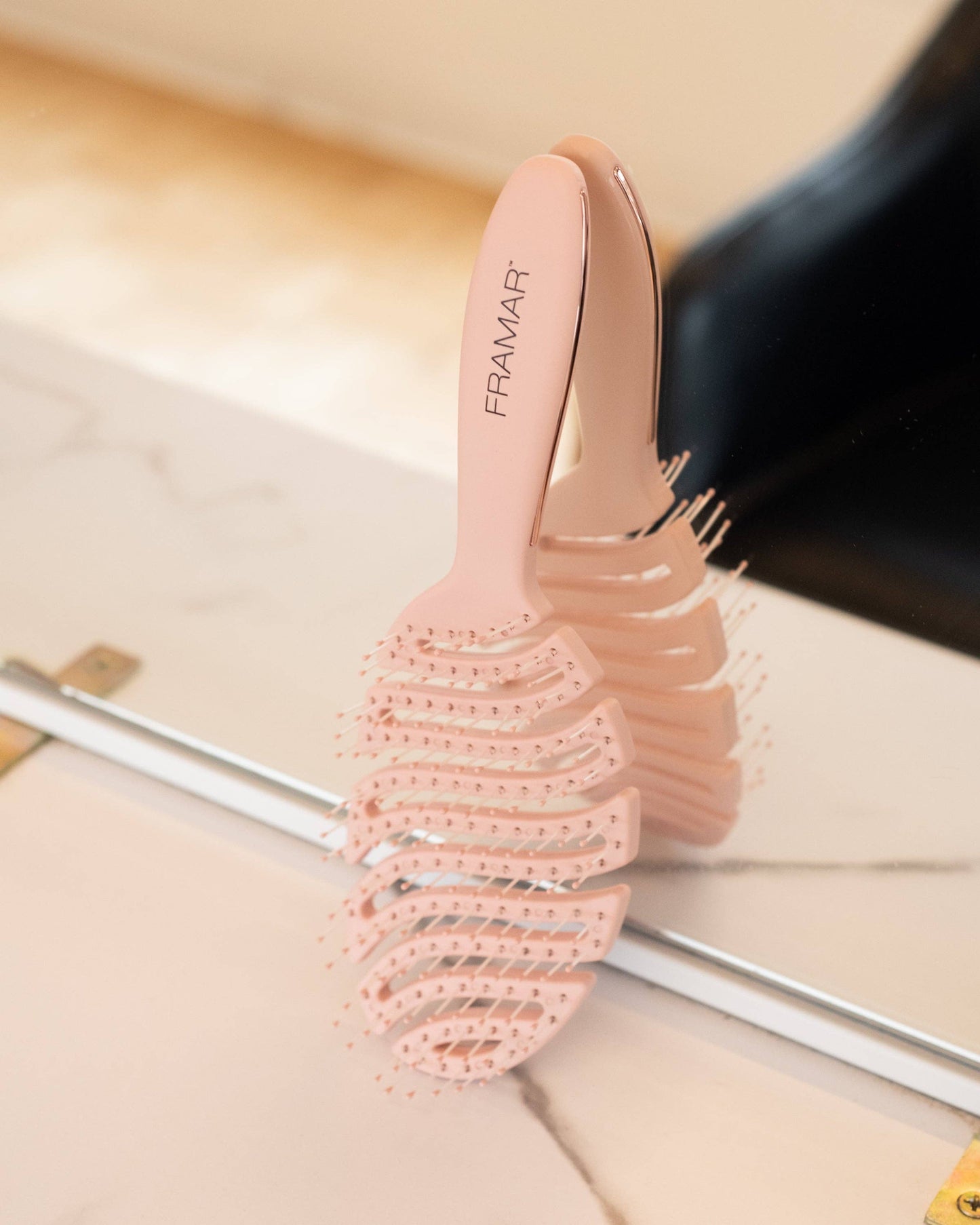 FRAMAR Flex Brush For Hair, Vented Hair Brush Detangler Rosé